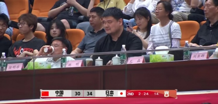 主席来了！姚明现场观战中国女篮VS日本女篮热身赛第二场！