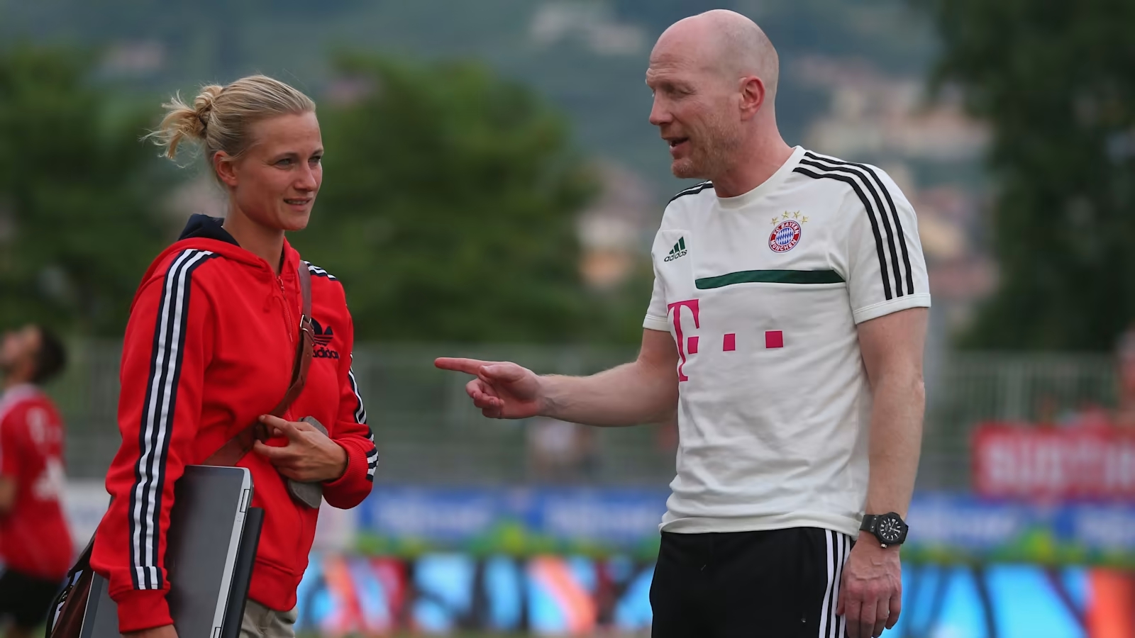 记者：拜仁领队凯瑟琳将升职为埃贝尔助手，负责新训练中心规划