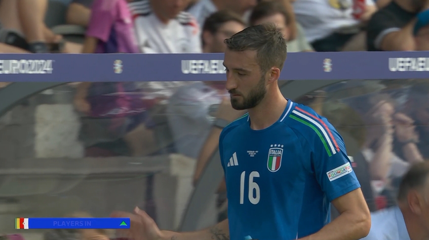 时间不多了！意大利第74分钟换人：佩莱格里尼、坎比亚索登场！